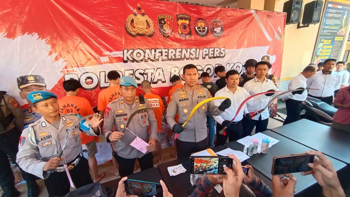 Kedapatan Bawa Sajam dan Narkoba, 6 Remaja di Bogor Diringkus Polisi 1 6 remaja di Bogor