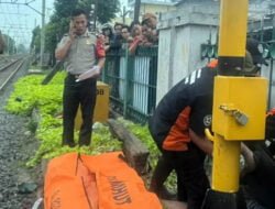 Nekat Buka Palang Pintu Perlintasan, Pemotor di Jakarta Tewas Tertabrak Kereta Api