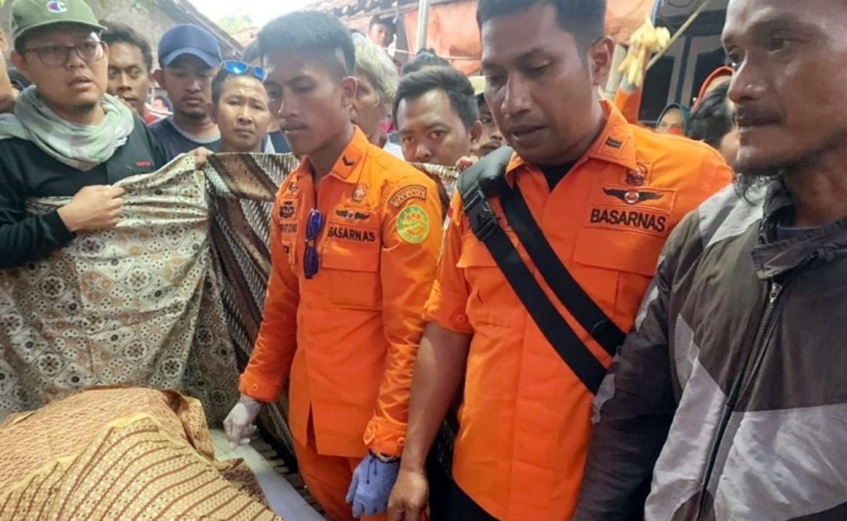 Tim SAR Gabungan Temukan Jasad Pemuda di Bekasi yang Hilang Terseret Arus Sungai 1 Tim SAR gabungan
