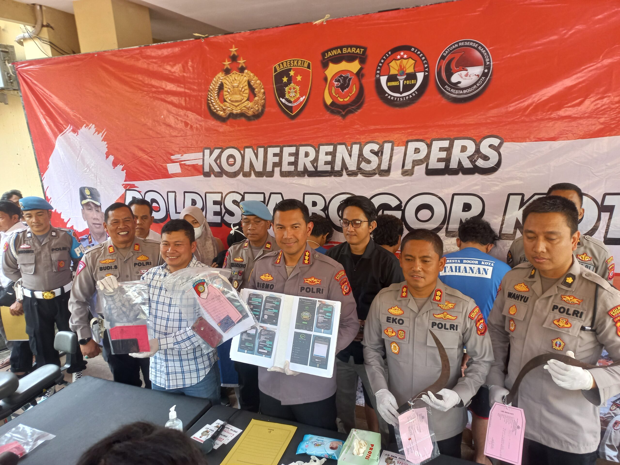 Promosikan Judi Online Satreskrim Polresta Bogor Kota Tangkap Selebgram 1 Promosikan Judi Online Satreskrim Polresta Bogor Kota Tangkap Selebgram