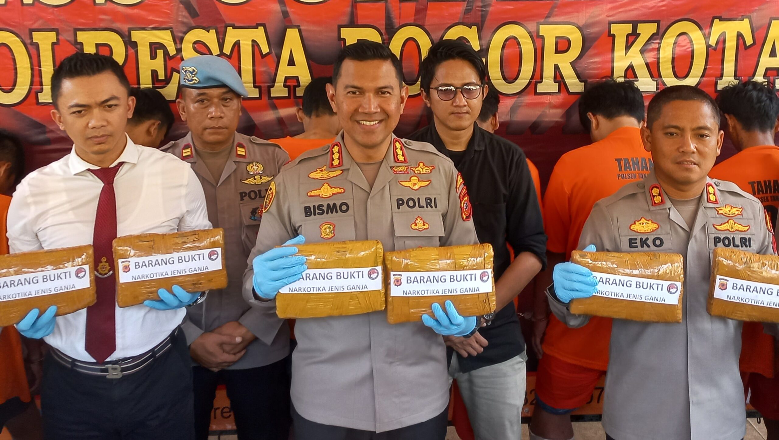 Satresnarkoba Polresta Bogor Kota Ungkap Kasus 11 Kilogram Ganja 1 kasus 11 kilogram ganja