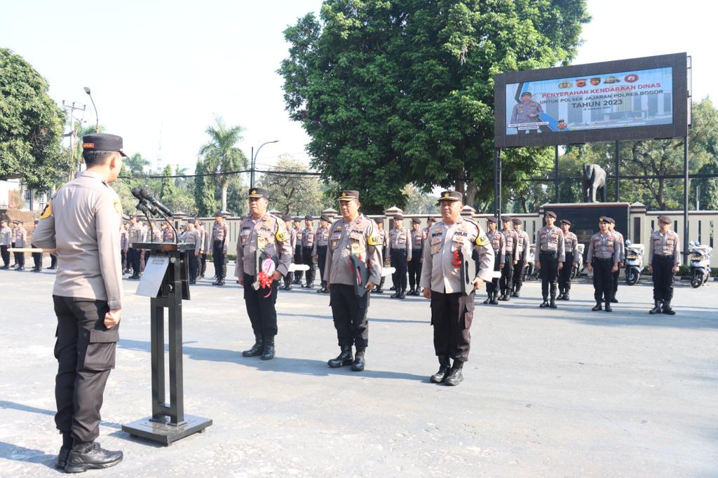 Serahkan 16 Unit Kendaraan Dinas kepada Polsek Jajaran, Ini Pesan Kapolres Bogor 1 kapolres bogor