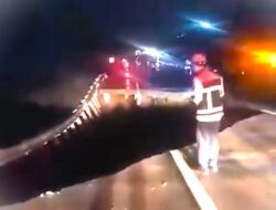 Longsor di Tol Bocimi Satu Mobil Terperosok, Petugas Bergerak Cepat