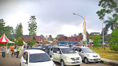 Pasca Penertiban, Masyarakat Mulai Ramai Kunjungi Kios-Kios Rest Area Puncak Gunung Mas 10 puncak
