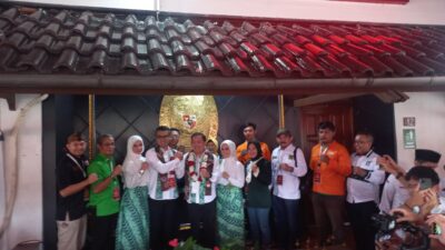 Naik Delman Bersama Pendukungnya, Pasangan dr. Raendi Rayendra dan Eka Maulana Resmi Daftar Pilkada ke KPU Kota Bogor