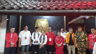 Daftar Pilkada 2024, Rena Da Frina dan Teddy Risandi Datang dengan Rombongannya ke KPU Kota Bogor
