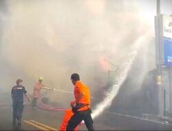 Kebakaran Gegara Buang Puntung Rokok Sembarangan, Kios dan Rumah Warga Ludes Dilahap Si Jago Merah