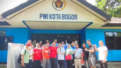 Dukung Kegiatan Olahraga, Dispora Beri Bantuan Tenis Meja ke PWI Kota Bogor