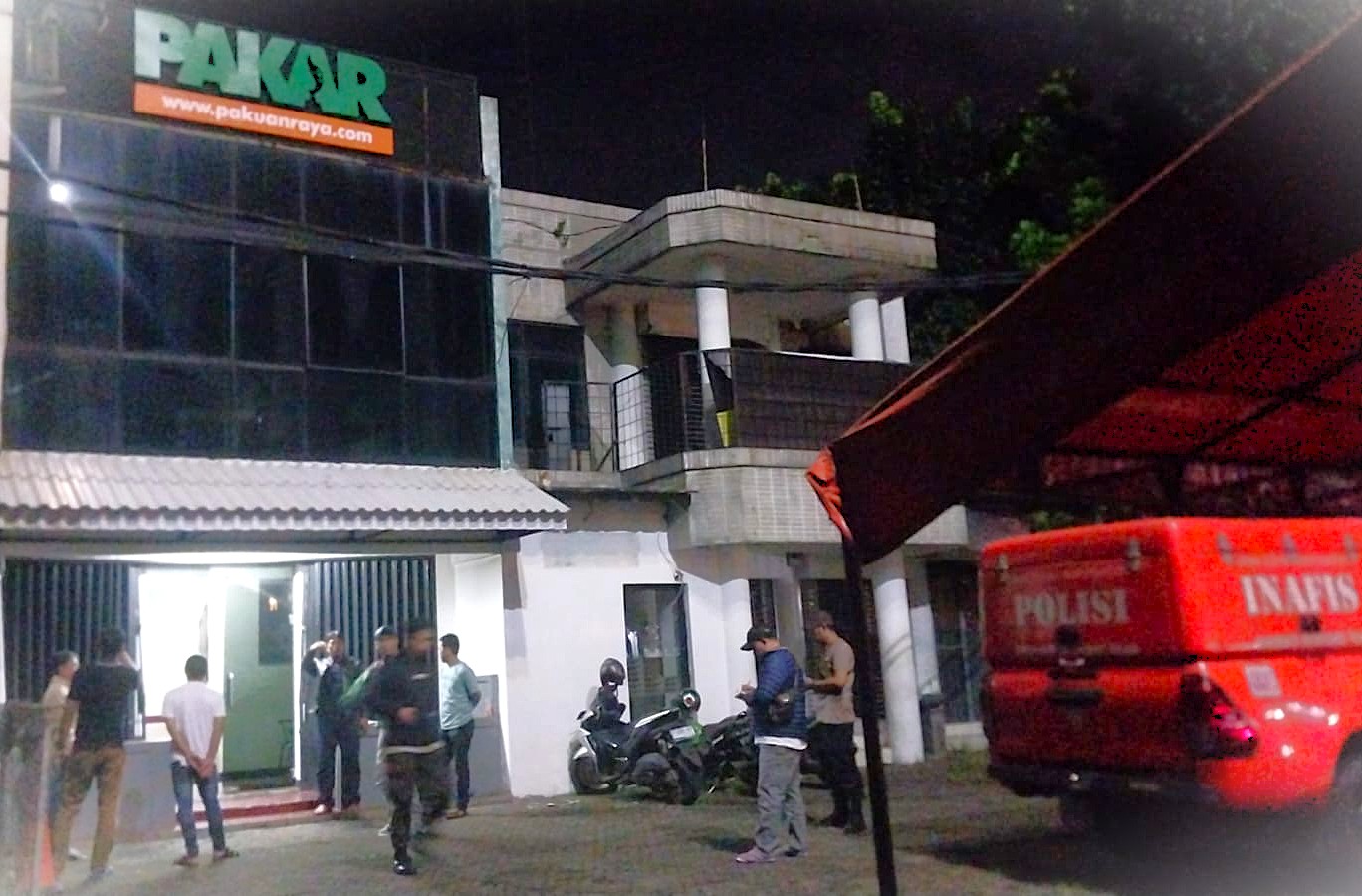 Kantor Redaksi Harian PAKAR Dibakar OTK