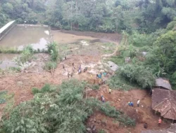 8 Orang Terluka Akibat Longsor di Lembang, Puluhan Warga Dievakuasi