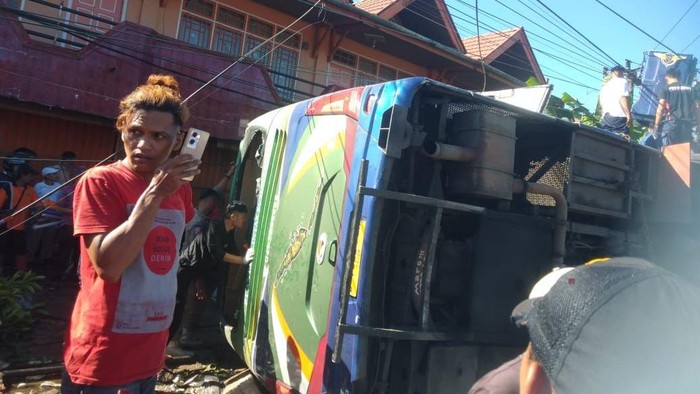 Bus ALS Terguling di Padang Panjang, 12 Tewas dan 22 Luka-Luka 1 Bus ALS