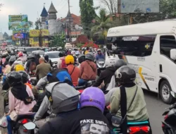 Bus Wisata Mogok di Tanjakan Cipayung Puncak, Lalu Lintas Macet Total