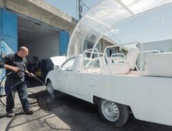 Popemobile Paus Fransiskus Disulap Jadi Klinik Keliling untuk Anak-anak Gaza