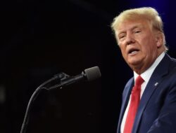 Trump Desak Apple Fokus Produksi di AS, Bukan India
