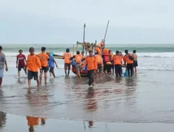 Dua Remaja Terseret Ombak di Pantai Pangandaran, Satu Selamat, Satu Masih Dicari
