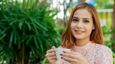 minum kopi hitam