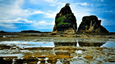 Pantai Sawarna Srikandi