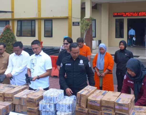 Polresta Bogor Kota Bongkar Sindikat Pemalsuan Tanggal Kedaluwarsa Susu