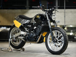 Royal Enfield dan Sideburn Modifikasi Guerrilla 450 Jadi Street Tracker