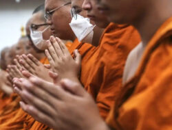 Konflik Memanas, Biksu Bertahan di Garis Depan Perbatasan Thailand