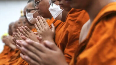 Konflik Memanas, Biksu Bertahan di Garis Depan Perbatasan Thailand 8 Thailand