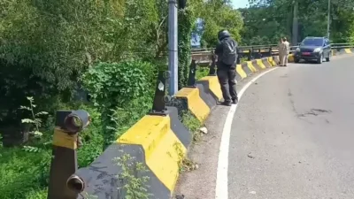 besi penyangga fasilitas umum