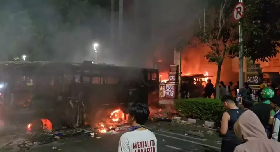 Ekonom Wanti-wanti Dampak Demo Buruh dan Mahasiswa pada Investasi 1 Demo buruh dan mahasiswa
