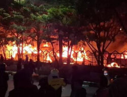 Kerusuhan Unjuk Rasa di DPRD Makassar Tewaskan Empat Orang