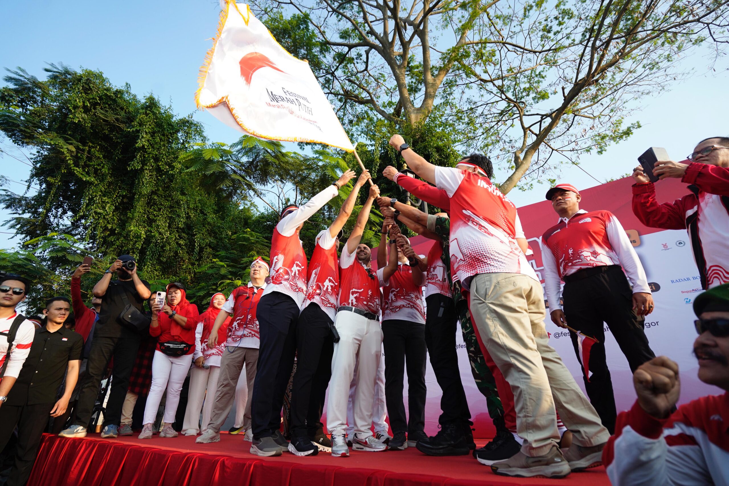 Peringati HUT RI ke 80 dan Satu Dekade Festival Merah Putih di Kota Bogor Kirab Merah Putih Tampil Megah 4 scaled