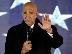 Thomas Barrack Dikecam karena Sebut Jurnalis Lebanon Berperilaku “Kebinatangan”