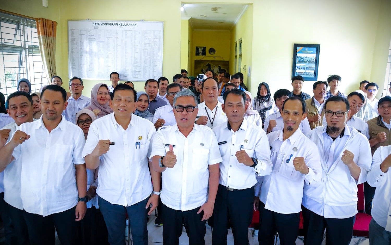 Melalui Disdukcapil, Pemkot Bogor Luncurkan Program LOKER BERES 2 Melalui Disdukcapil Pemkot Bogor Luncurkan Program LOKER BERES 4