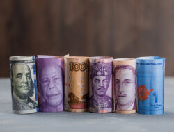 Rupiah Melemah Tipis di Awal Pekan, IHSG Malah Bersinar