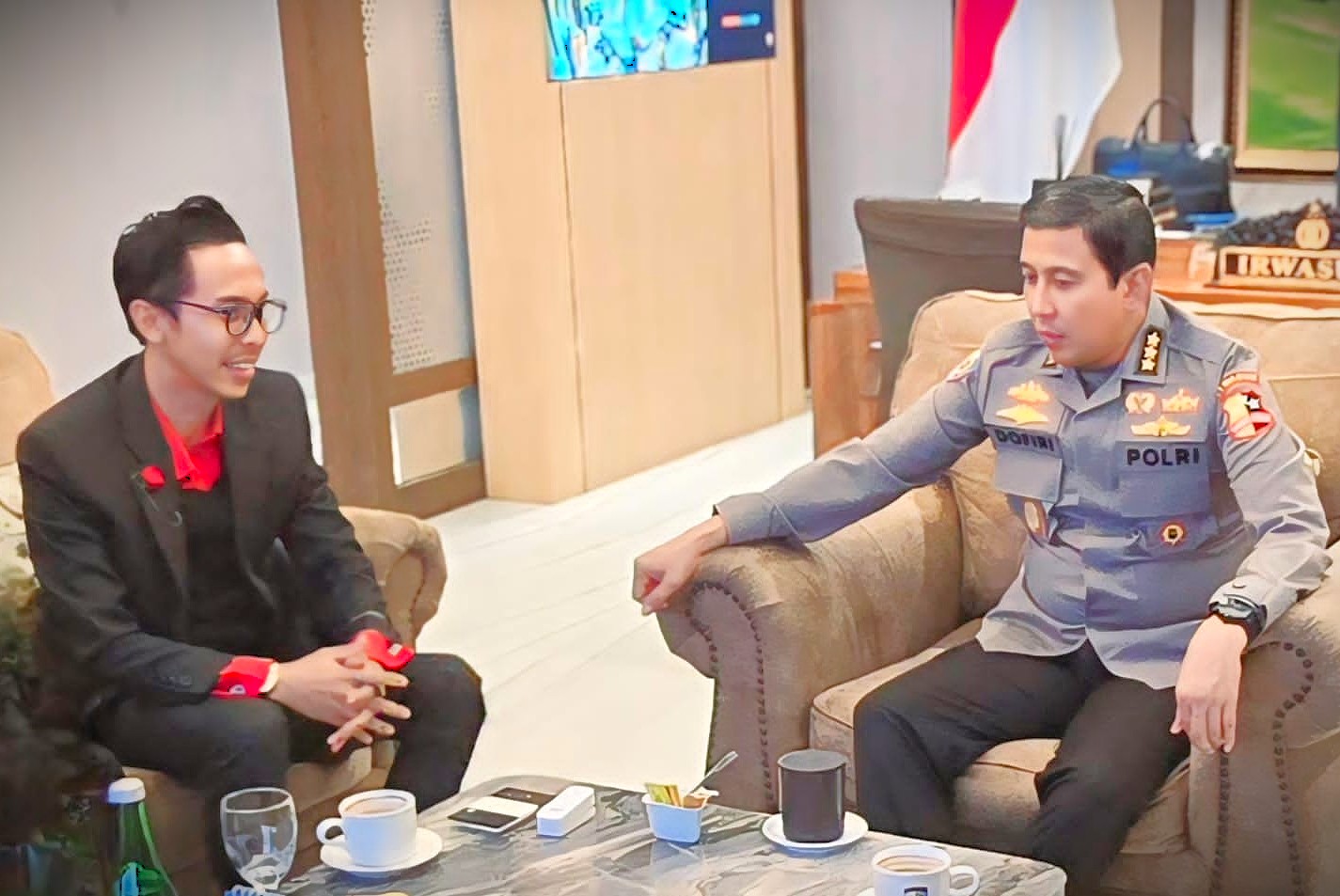 Sembilan Bintang Law Office Menyampaikan Penghargaan dan Ucapan Selamat atas Diangkatnya Ahmad Dofiri Sebagai Penasihat Khusus Presiden 2 Sembilan Bintang Menyampaikan Penghargaan dan Ucapan Selamat atas Diangkatnya Ahmad Dofiri Sebagai Penasehat Khusus Presiden 2