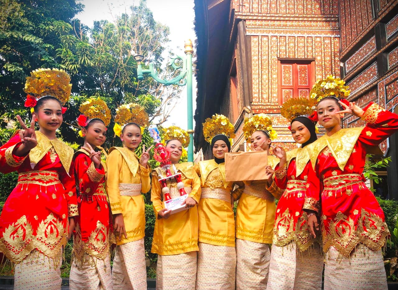 SDN Semplak 2 Bogor Raih Juara 1 di Lomba Tari Daerah Nusantara TMII