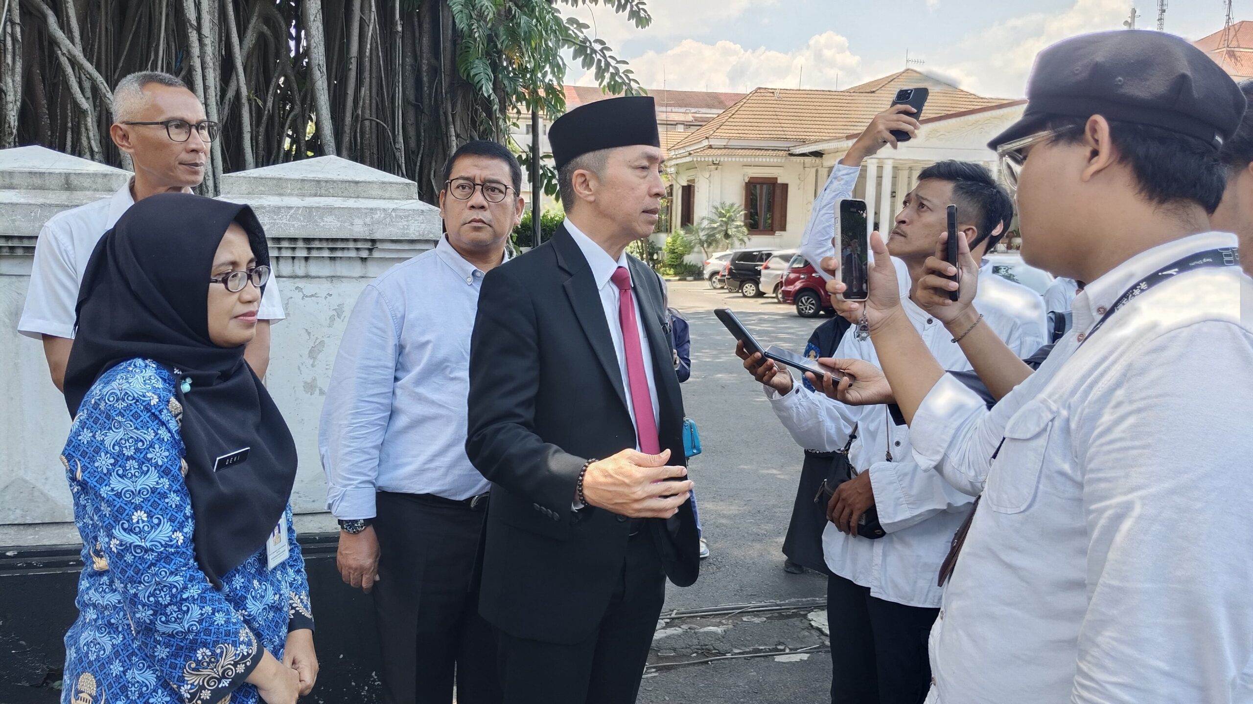 Dedie Rachim Soroti Pohon Karet Kebo yang Sudah Berusia 70 Tahun Berpotensi Membahayakan 3 scaled