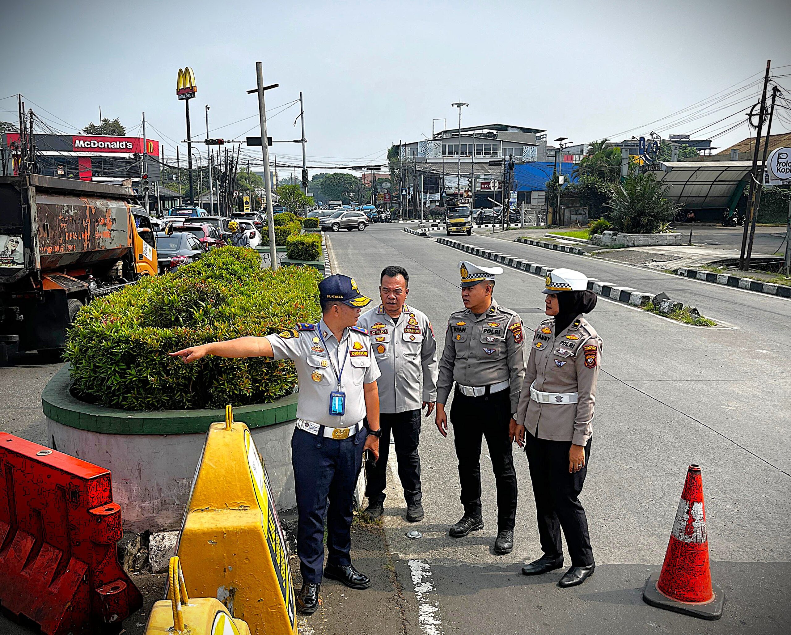 Menjawab Polemik Kemacetan di Jalan Semeru, Dishub Kota Bogor Beberkan Kajian Teknis Pembukaan Median Portable 2 Menjawab Polemik Kemacetan di Jalan Semeru Dishub Kota Bogor Beberkan Kajian Teknis Pembukaan Median Portable 2 scaled