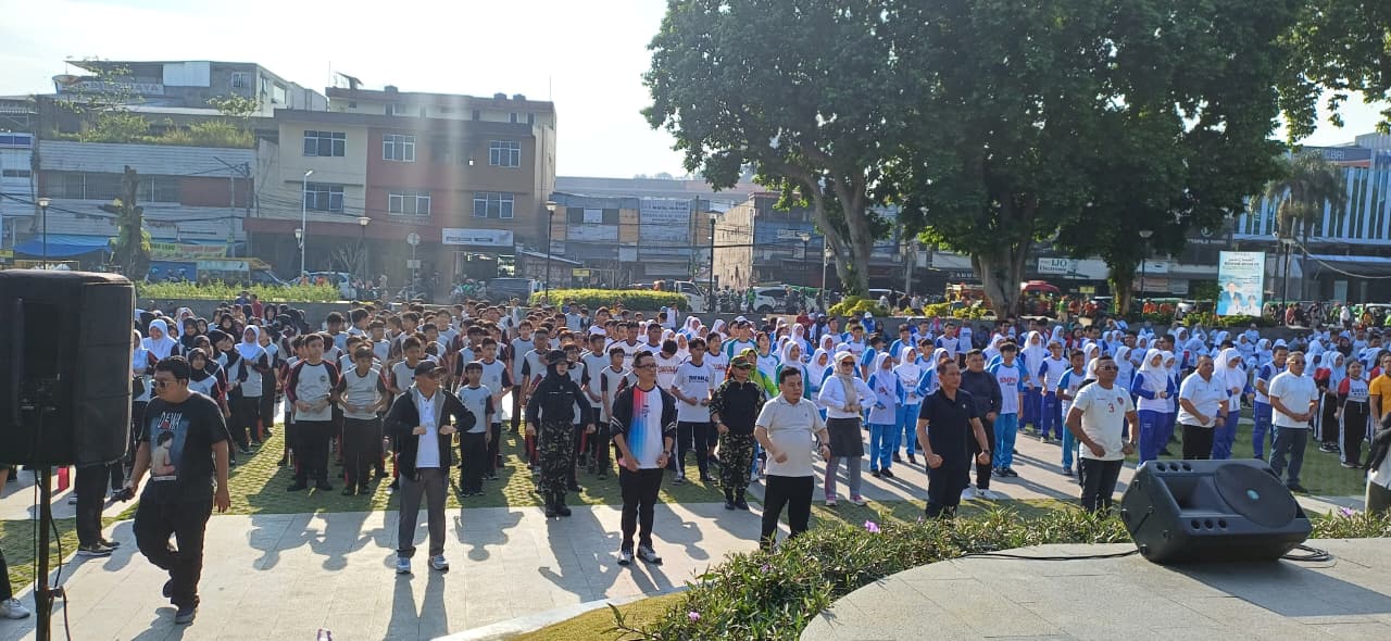 Senam Sehat Wartawan PWI Kota Bogor di Alun Alun Dihadiri Menteri LH Ratusan Warga Antusias 4 1