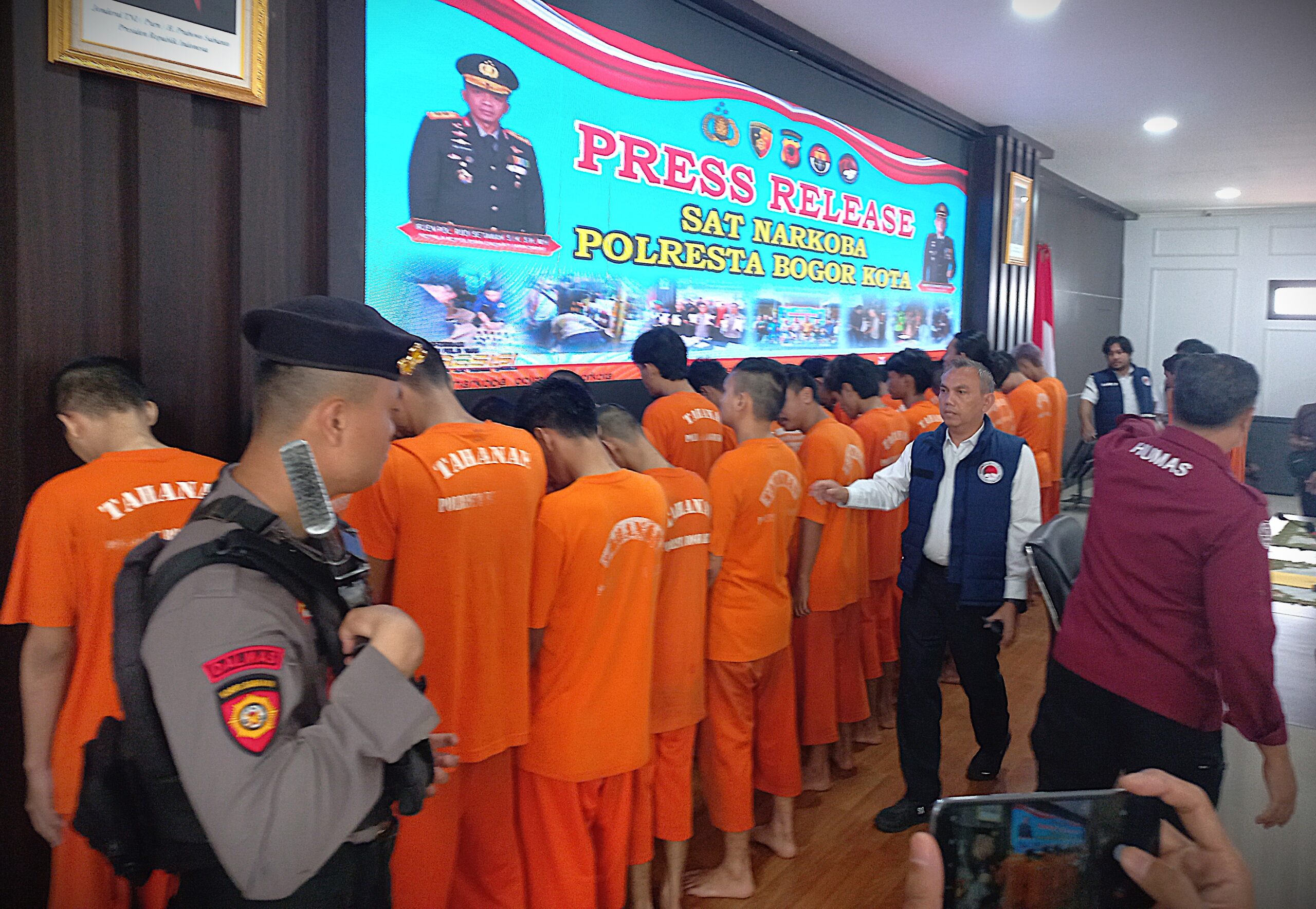 Ungkap 28 Kasus Narkoba Polresta Bogor Kota Tangkap 33 Tersangka Berikut Barang Bukti 2 scaled