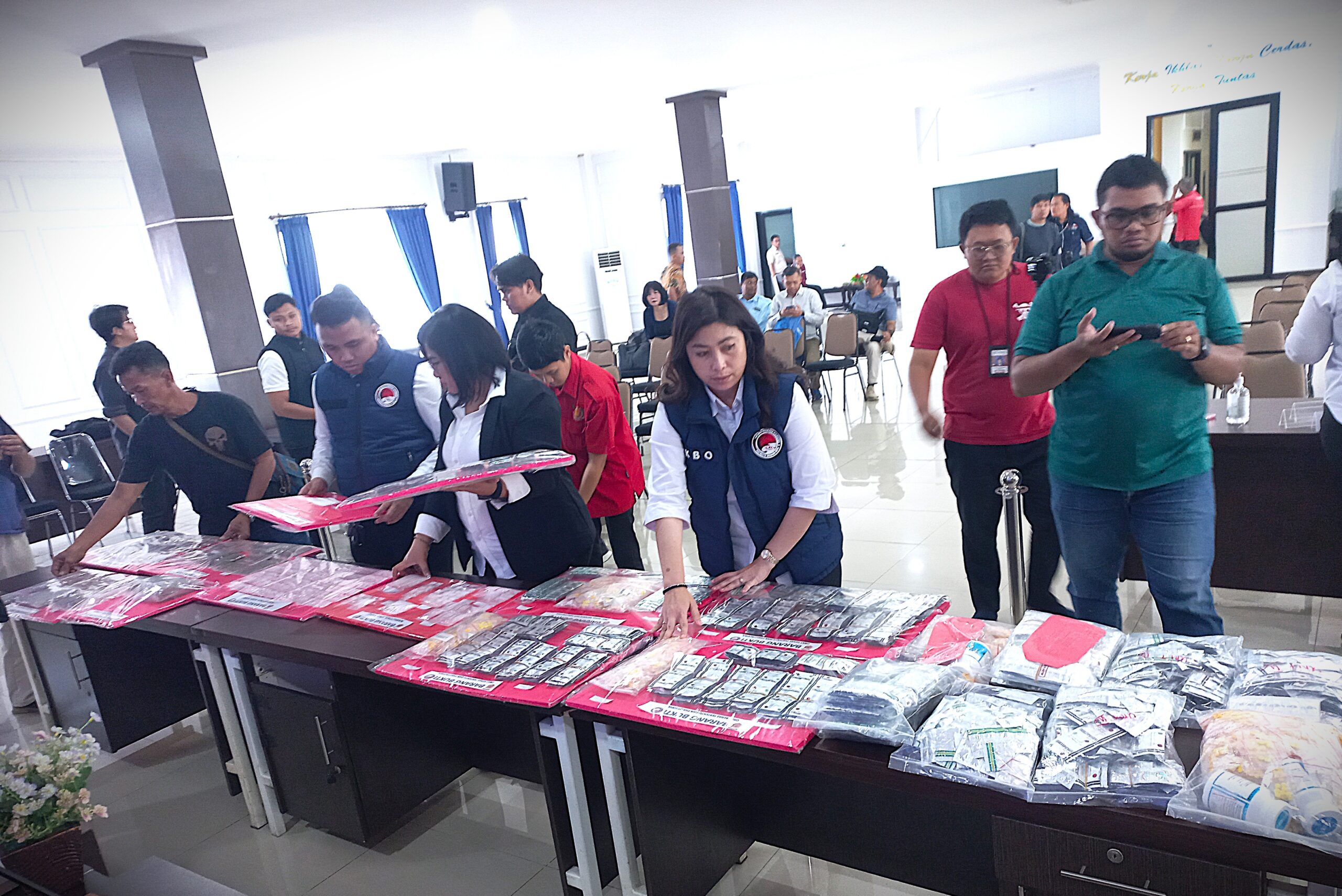 Ungkap 28 Kasus Narkoba, Polresta Bogor Kota Tangkap 33 Tersangka Berikut Ribuan Barang Bukti 2 Ungkap 28 Kasus Narkoba Polresta Bogor Kota Tangkap 33 Tersangka Berikut Barang Bukti 3 scaled