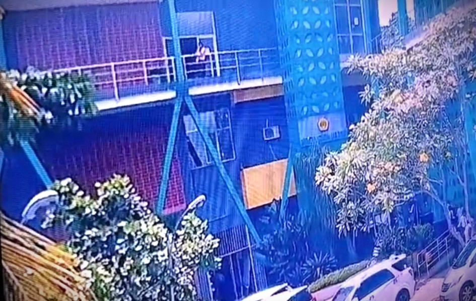 Viral Beredar Video Mahasiswi Unpak Jatuh Dari Lantai 3 Kampus 2