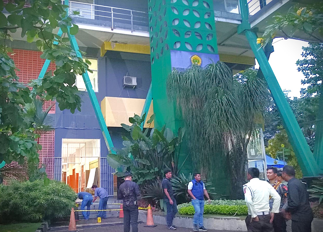 Viral Beredar Video Mahasiswi Unpak Jatuh Dari Lantai 3 Kampus 3