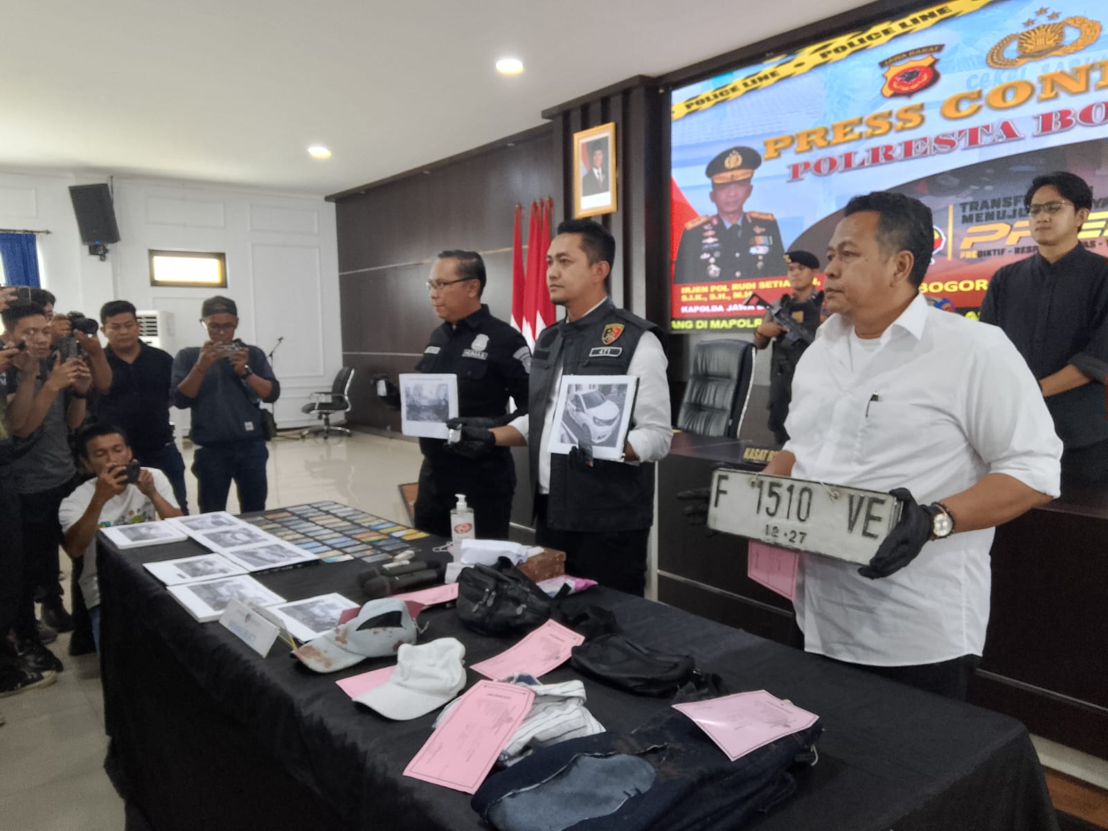 Pelaku Pencurian dan Penipuan Bermodus Ganjal Mesin ATM Ditangkap Polisi 3