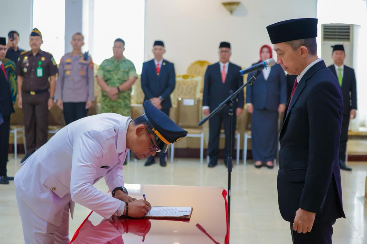 Lantik 12 Pejabat, Dedie Rachim: Berikan Layanan Terbaik untuk Masyarakat Kota Bogor 1 Lantik 12 Pejabat