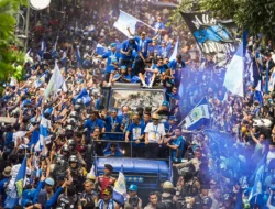 Ponsel Frans Putros Hilang di Tengah Pawai Persib Juara di Bandung