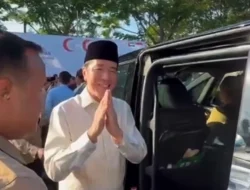 Lagu ‘Mas Bahlil Ganteng’ Bergema di Depan Rumah Jokowi