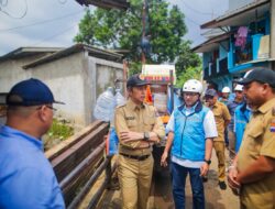 Tinjau Kali Cibala, Dedie Rachim Soroti Penyempitan Aliran dan Sampah