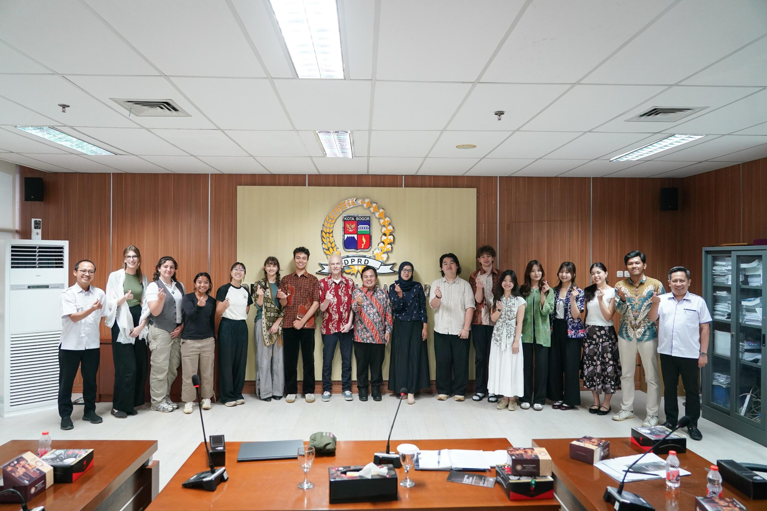 Kampung Batik Cibuluh Dilirik Internasional, DPRD Kota Bogor Terima Audiensi UBC Kanada 1 WhatsApp Image 2026 05 25 at 19.34.37 scaled