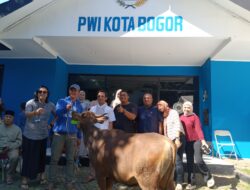 PWI Kota Bogor Perdana Sembelih Satu Ekor Sapi, Kang JM: Idul Adha jadi Simbol Kolaborasi