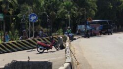 Jalan Batutulis Dibuka Paksa, Warga Nekat Terobos Hingga Geser Palang Proyek