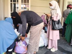 1.200 Paket Daging Kurban Disalurkan untuk Para Pengajar Al-Qur’an di Bogor